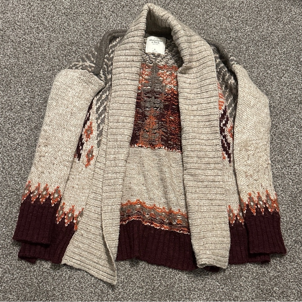 Abercrombie & Fitch Women’s M Beige & Burgandy Cardigan